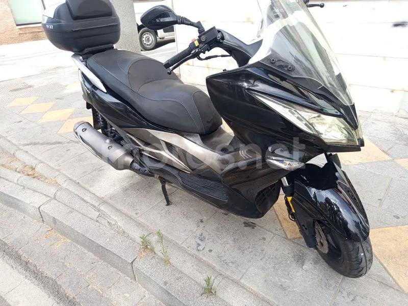 Kawasaki J300 - Vista 8