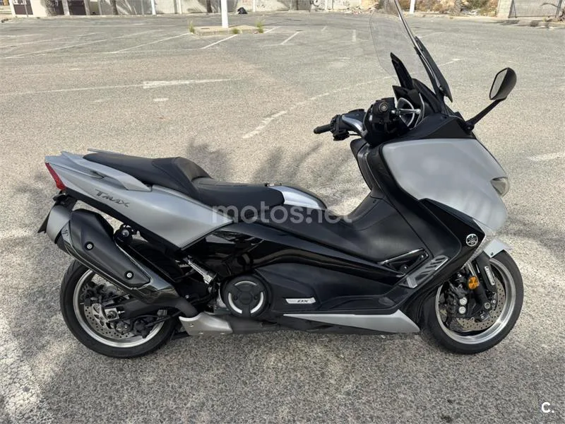 Yamaha TMAX - Vista 13