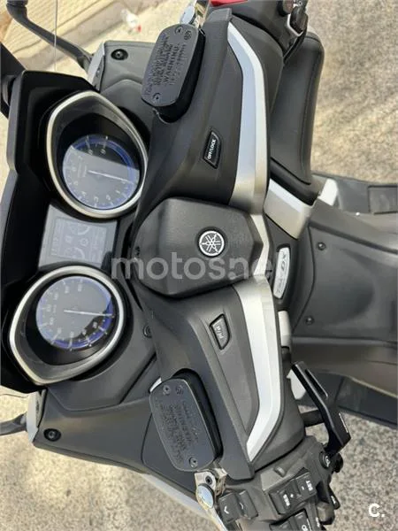 Yamaha TMAX - Vista 5