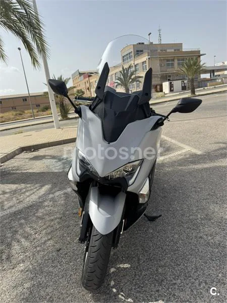 Yamaha TMAX - Vista 6