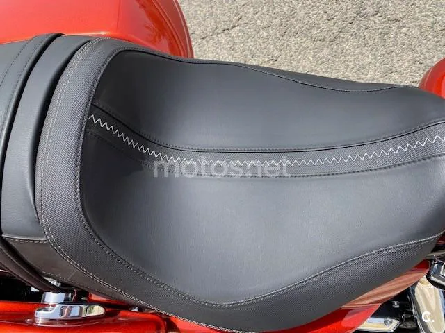 Harley-Davidson Street Glide - Vista 18