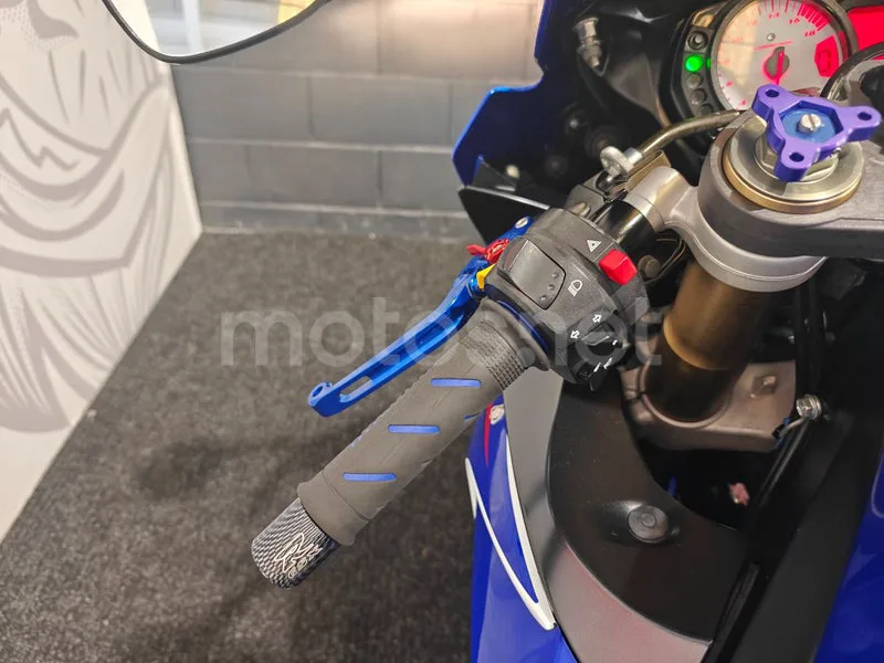 Suzuki GSX-R600 - Vista 11