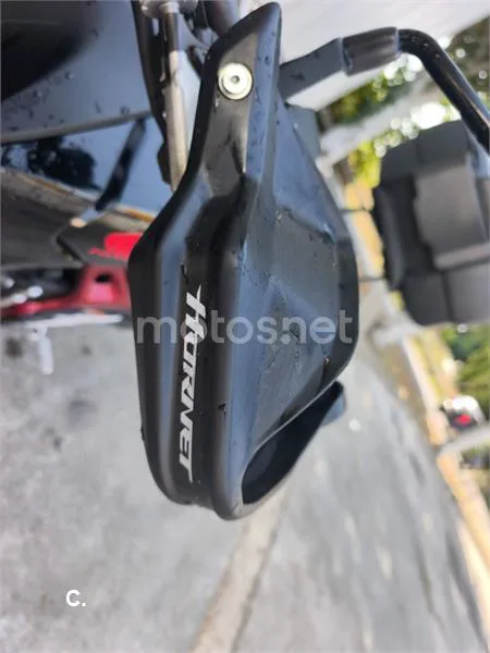 Honda CB750 Hornet - Vista 12