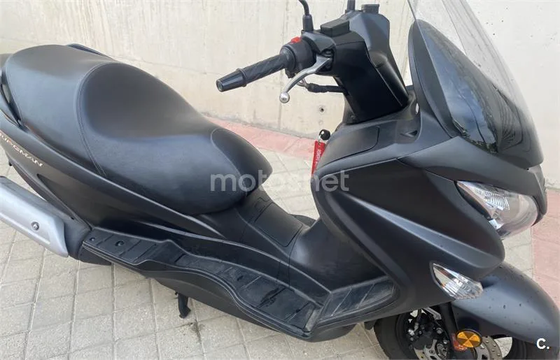Suzuki Burgman 125 - Vista 7
