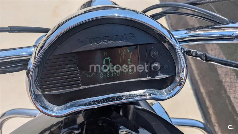 Hyosung Aquila GV 650i EFI - Vista 6