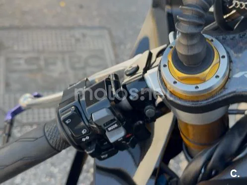 Yamaha YZF-R1 - Vista 6