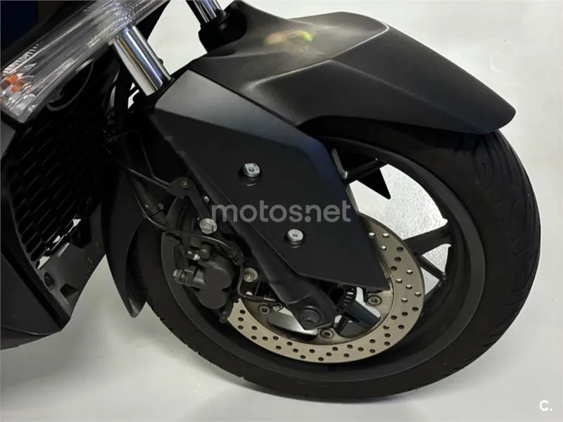 Yamaha XMAX 300 - Vista 6