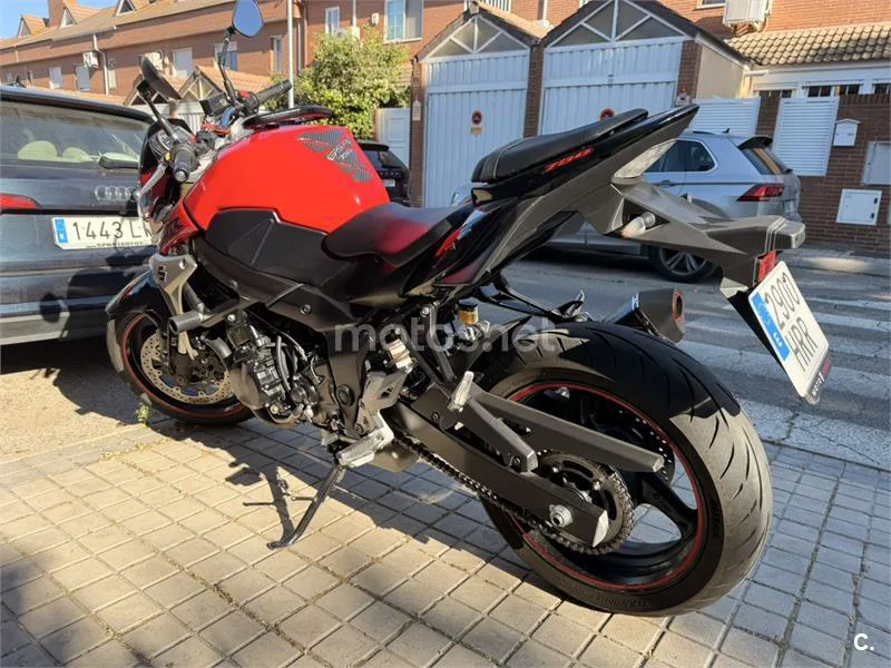 Suzuki GSR750 - Vista 4