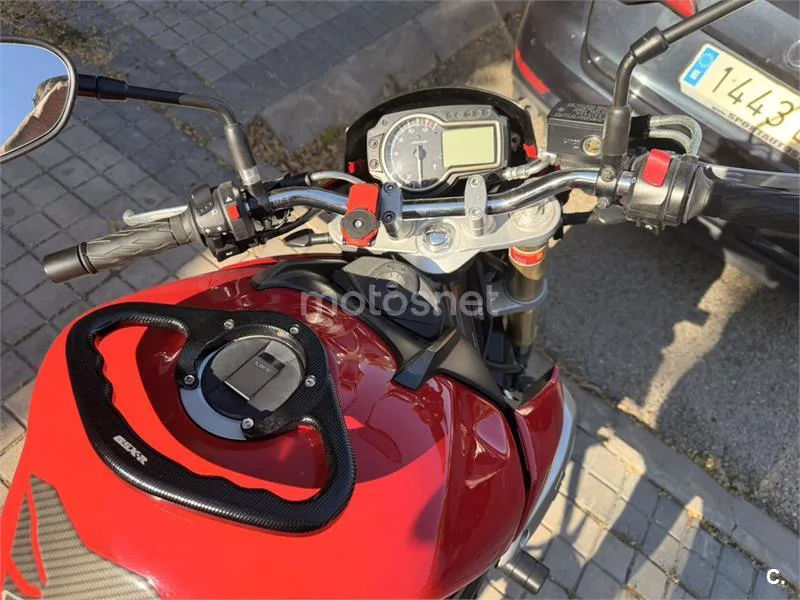 Suzuki GSR750 - Vista 5