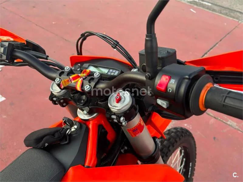 KTM 690 Enduro R - Vista 8