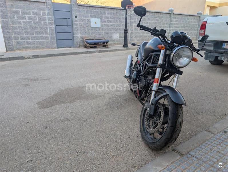 Ducati Monster 695 - Vista 3