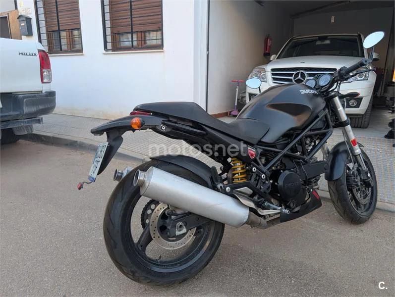 Ducati Monster 695 - Vista 4