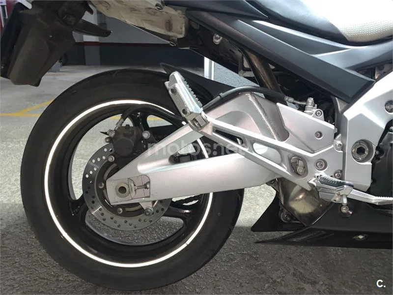 Suzuki GSR600 - Vista 15