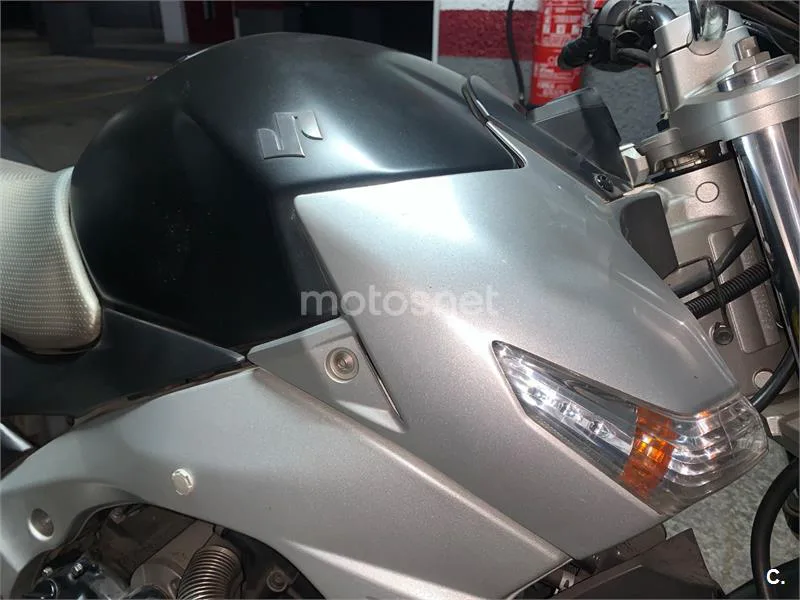 Suzuki GSR600 - Vista 17