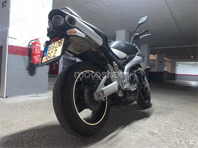 Suzuki GSR600 - Vista 7
