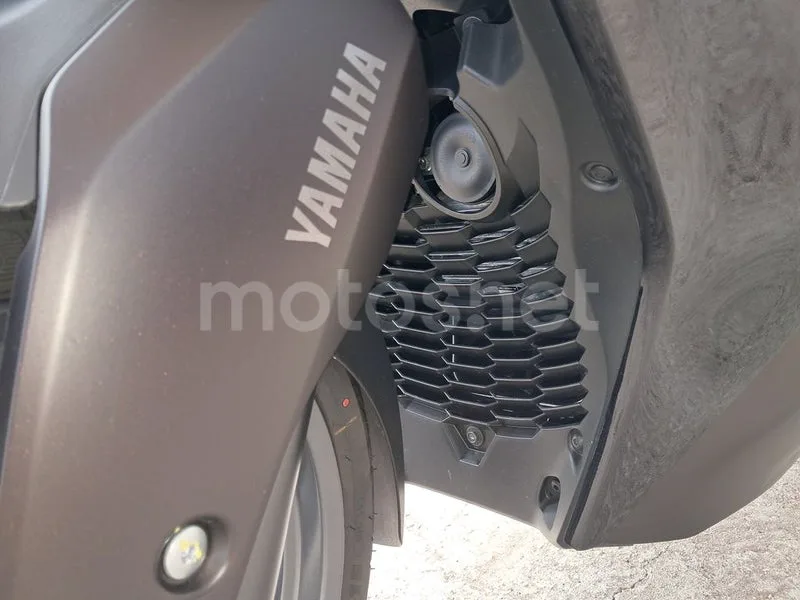 Yamaha XMAX 125 - Vista 11