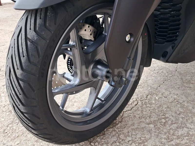 Yamaha XMAX 125 - Vista 15