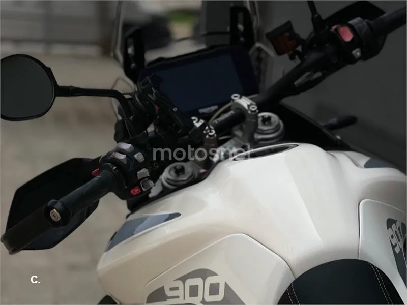 Triumph Tiger 900 - Vista 4