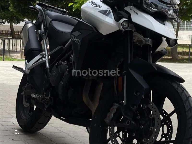 Triumph Tiger 900 - Vista 7