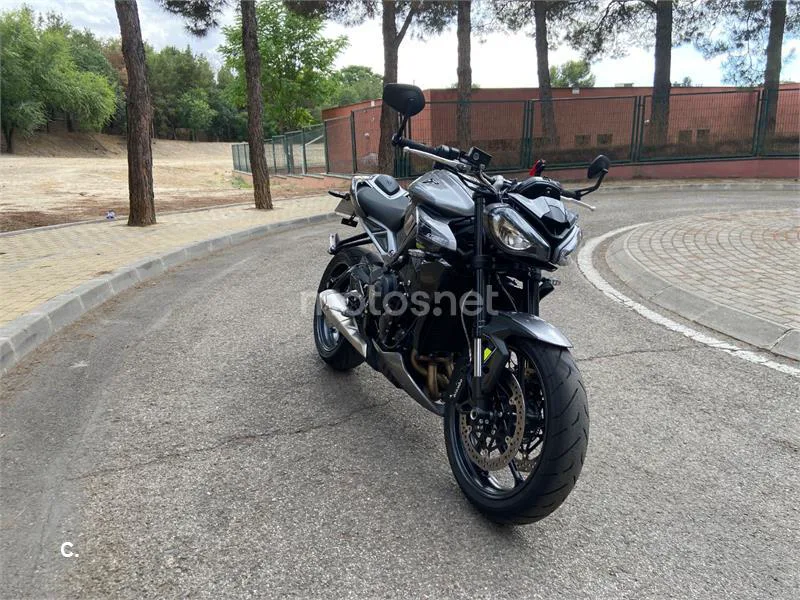Triumph Street Triple 765 8590 € 2024 Madrid - 1