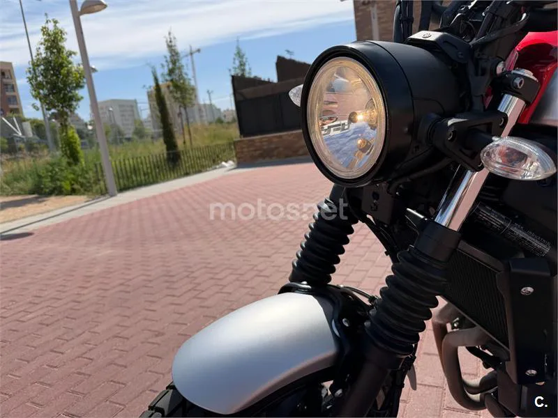 Yamaha XSR700 - Vista 13