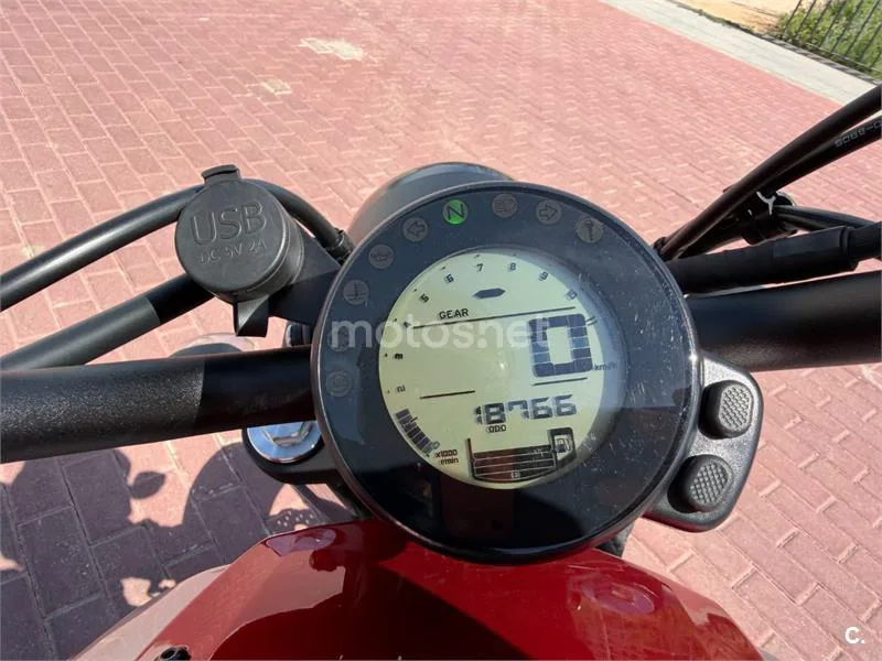 Yamaha XSR700 - Vista 8