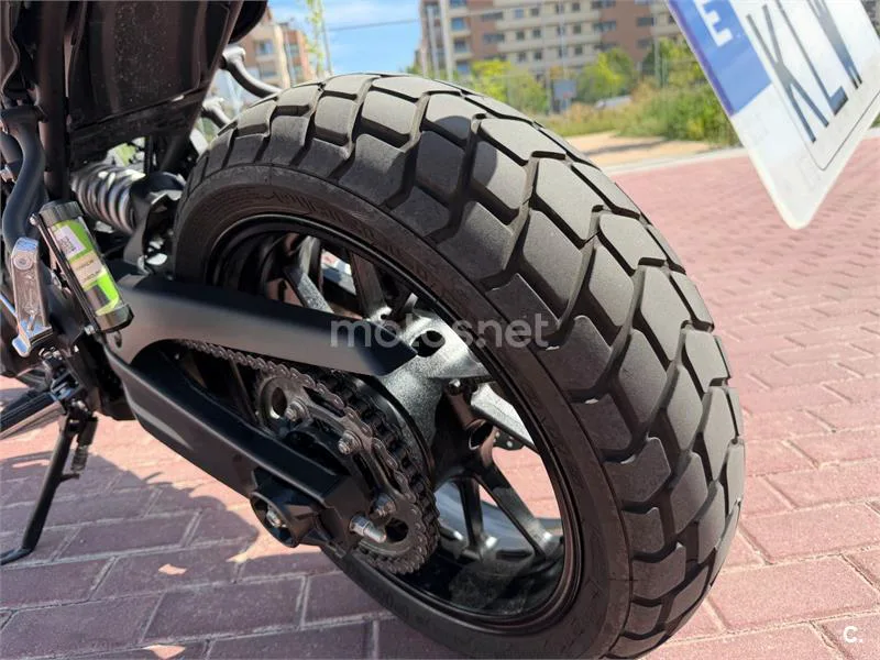 Yamaha XSR700 - Vista 10