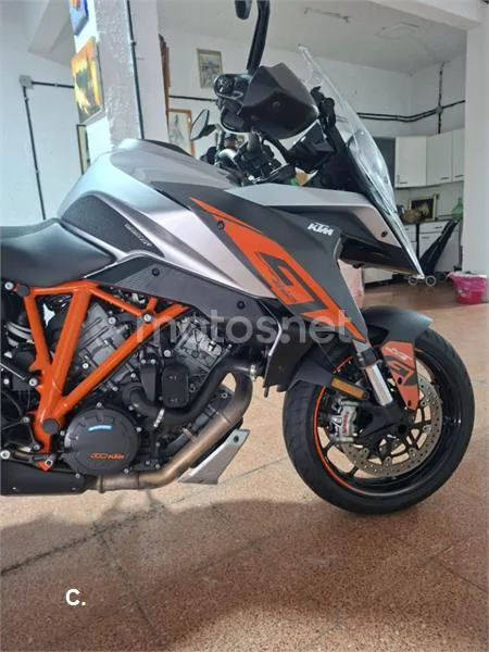KTM 1290 Super Duke GT - Vista 13