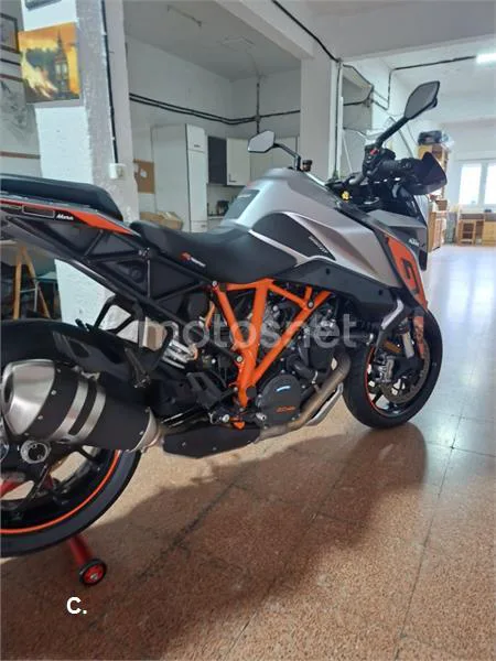 KTM 1290 Super Duke GT - Vista 3