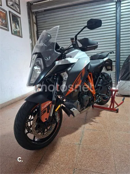 KTM 1290 Super Duke GT - Vista 4