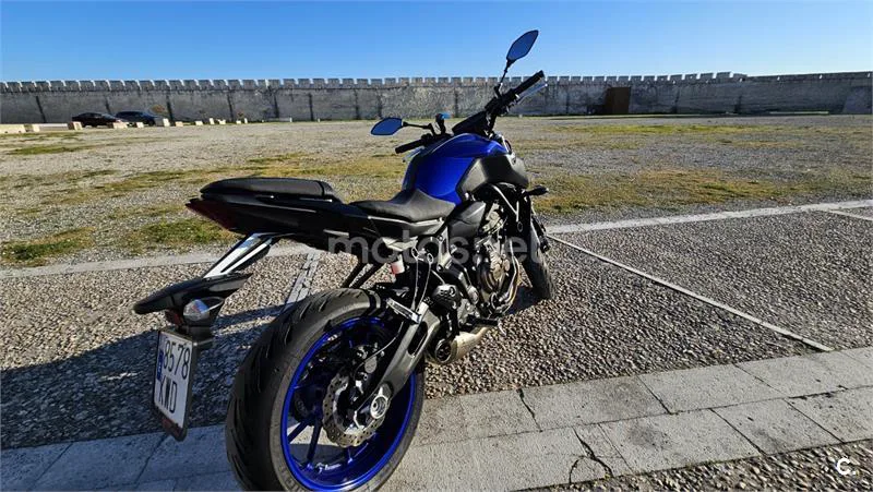 Yamaha MT-07 - Vista 12