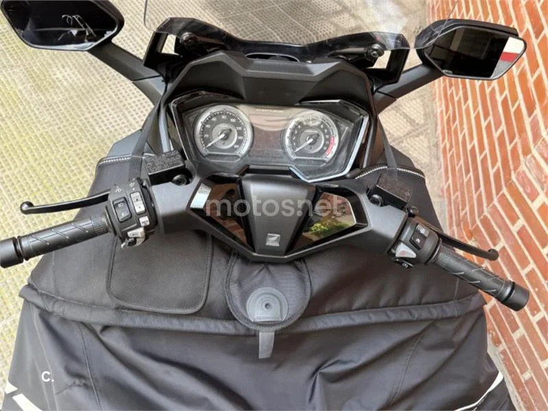 Honda Forza 125 - Vista 4