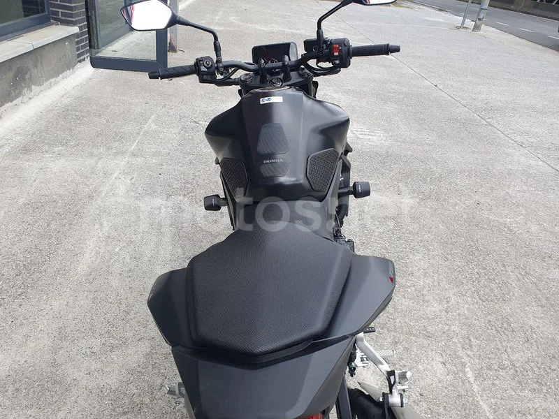 Honda CB750 Hornet - Vista 6