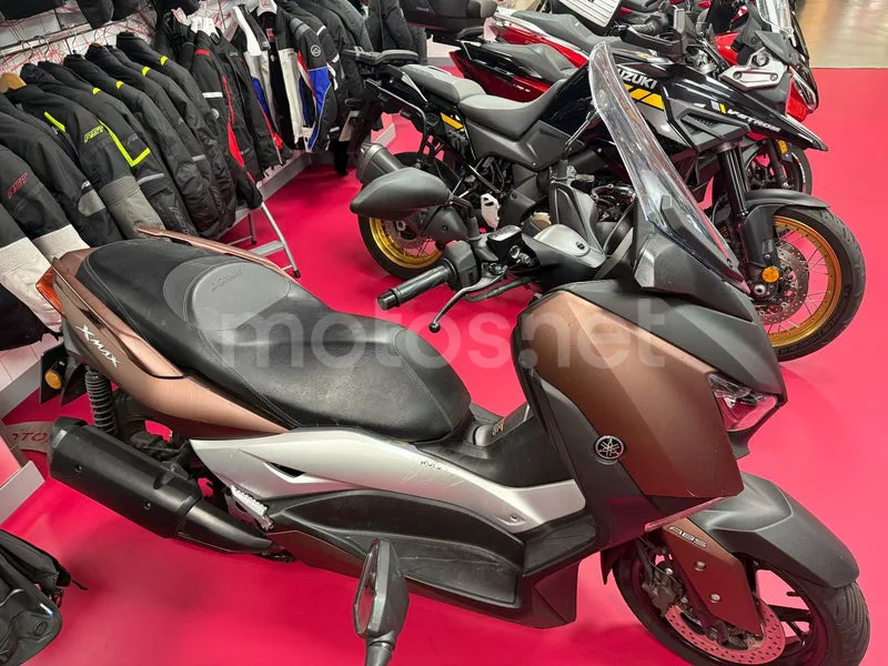 Yamaha XMAX 300 - Vista 3
