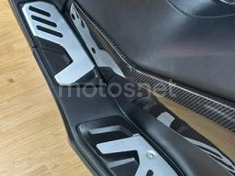 Yamaha TMAX 560 - Vista 11