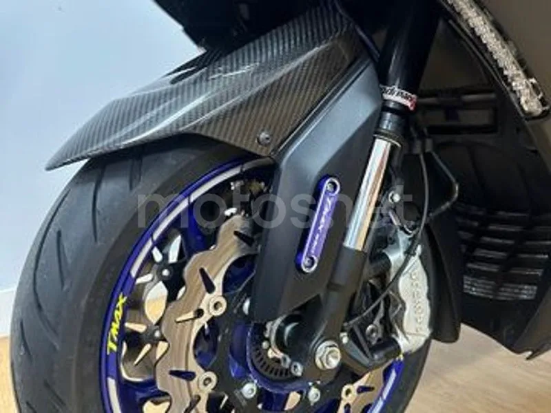 Yamaha TMAX 560 - Vista 16