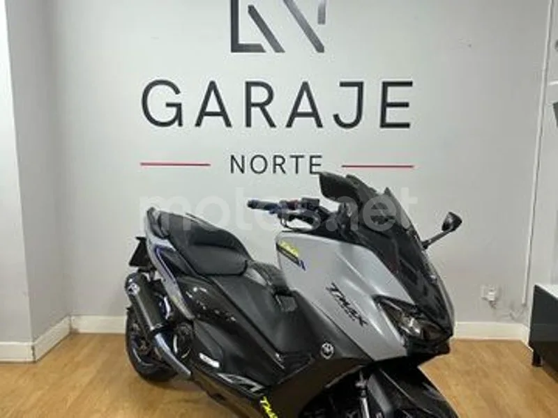 Yamaha TMAX 560 - Vista 19