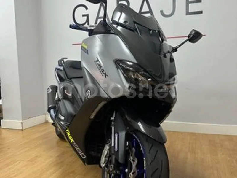 Yamaha TMAX 560 - Vista 20