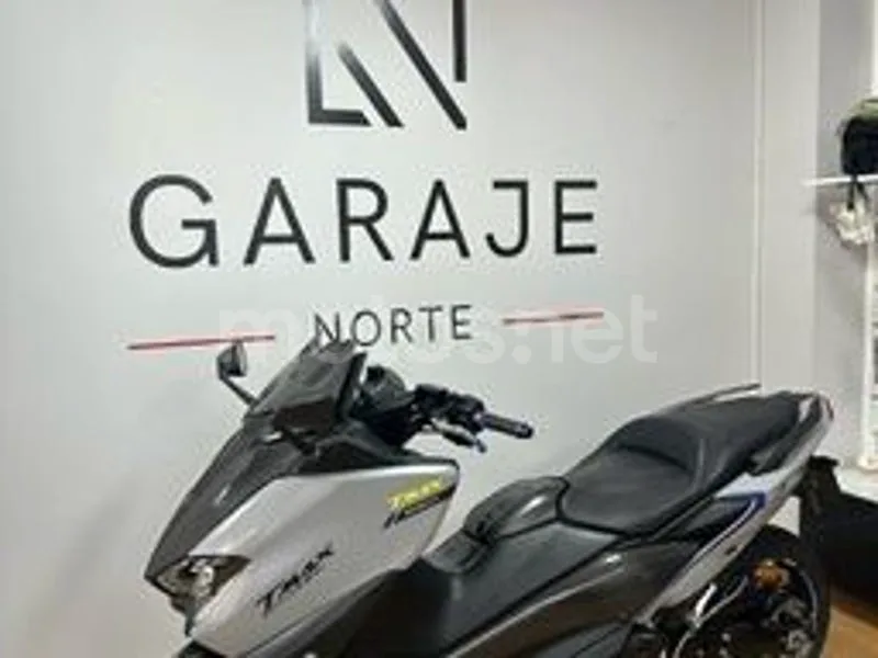 Yamaha TMAX 560 - Vista 3