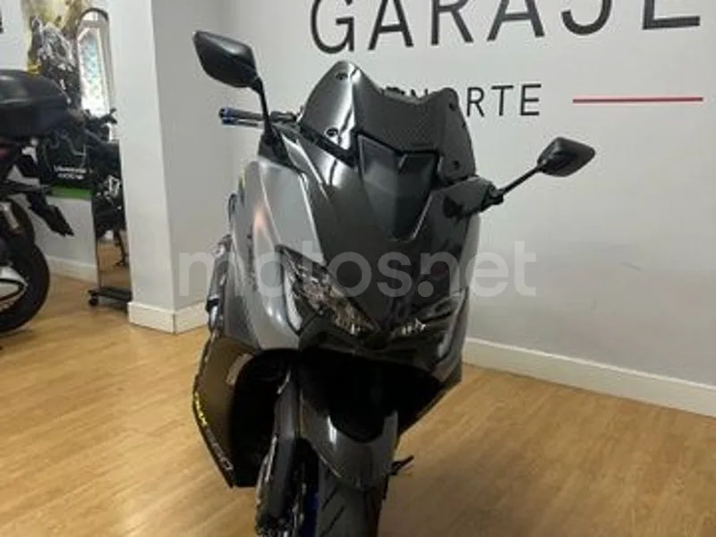 Yamaha TMAX 560 - Vista 21