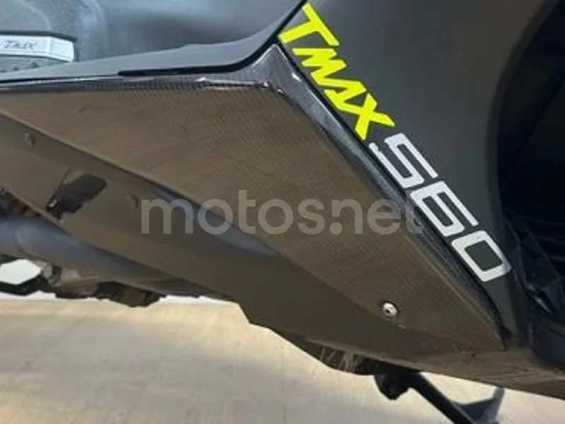 Yamaha TMAX 560 - Vista 23