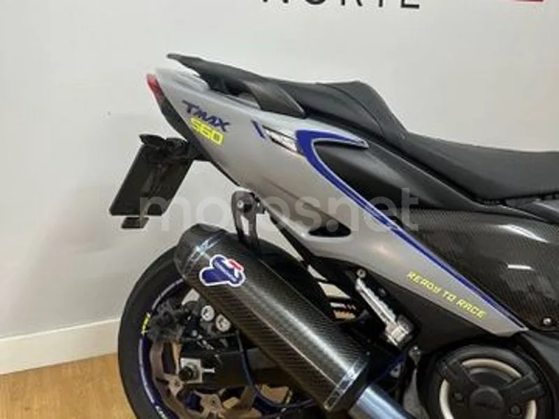 Yamaha TMAX 560 - Vista 25