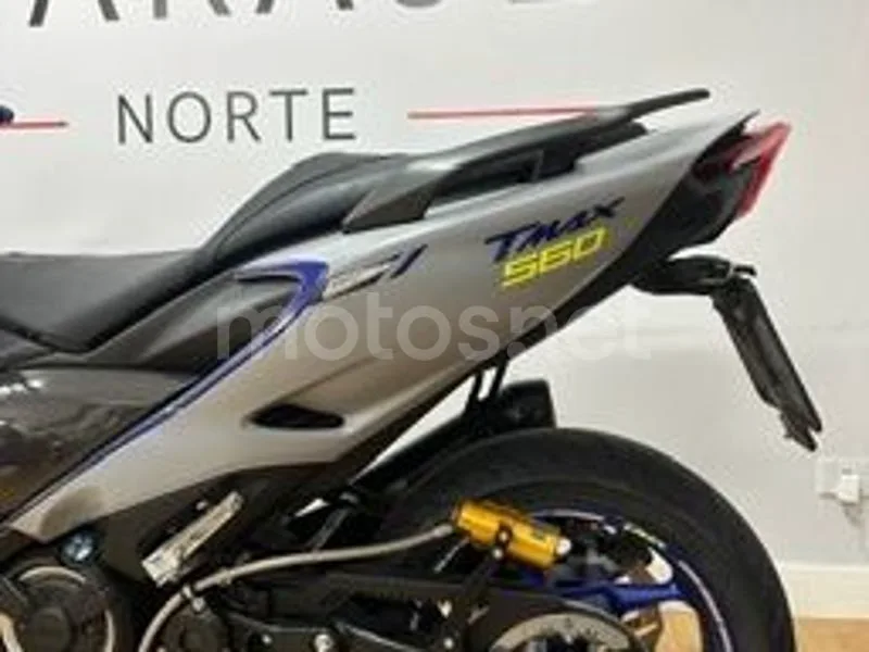 Yamaha TMAX 560 - Vista 5