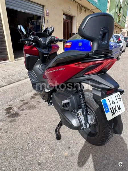 Honda Forza 350 - Vista 3