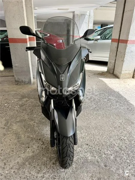 Yamaha XMAX 400 - Vista 3