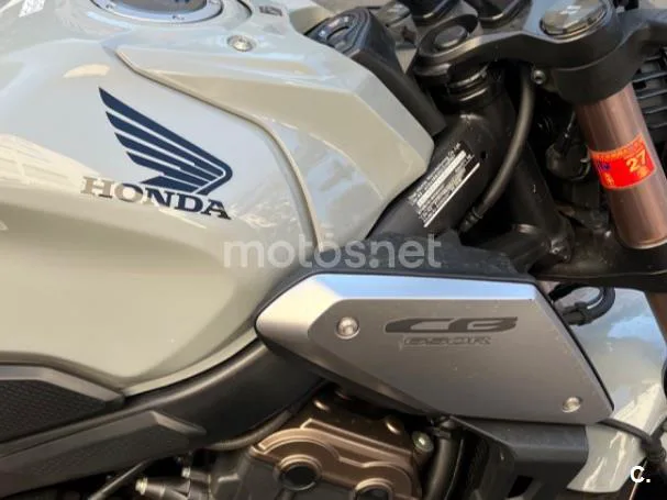 Honda CB650R - Vista 4