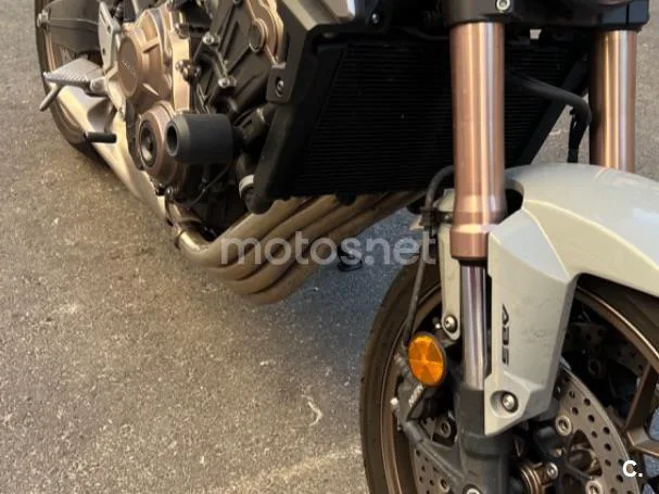 Honda CB650R - Vista 9