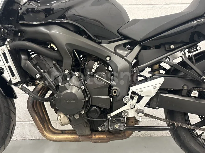 Yamaha FZ6 S2 - Vista 16
