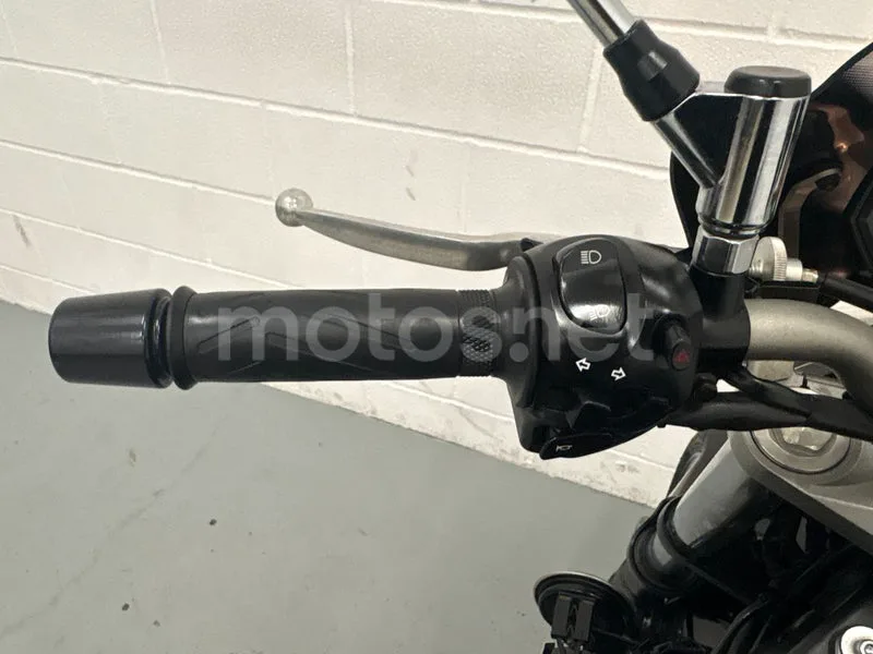 Yamaha FZ6 S2 - Vista 21