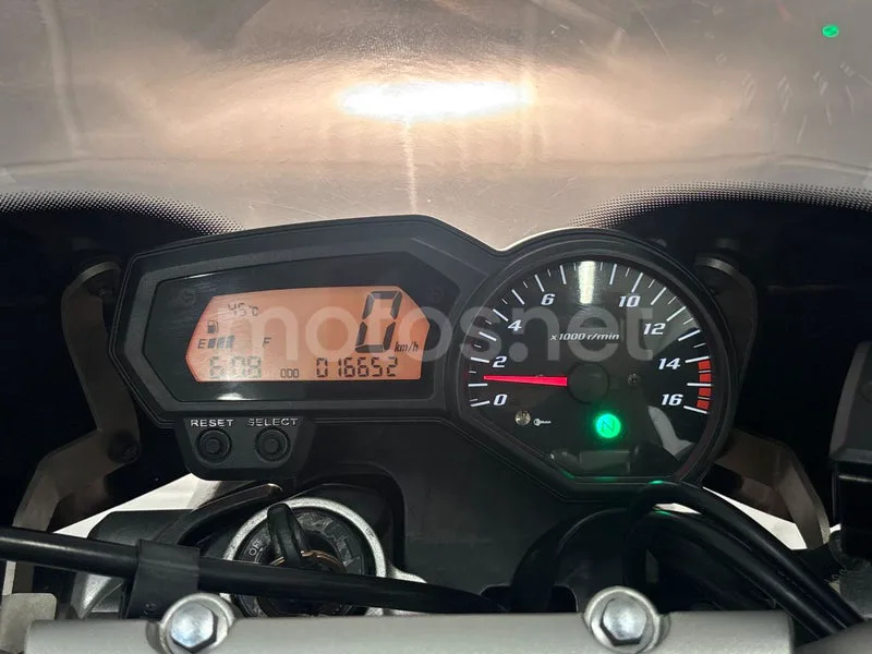 Yamaha FZ6 S2 - Vista 23